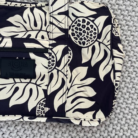 Aloha Collection• KEEP IT LIGHT WEEKENDER Holomua Sand/ Black - Picture 9 of 12